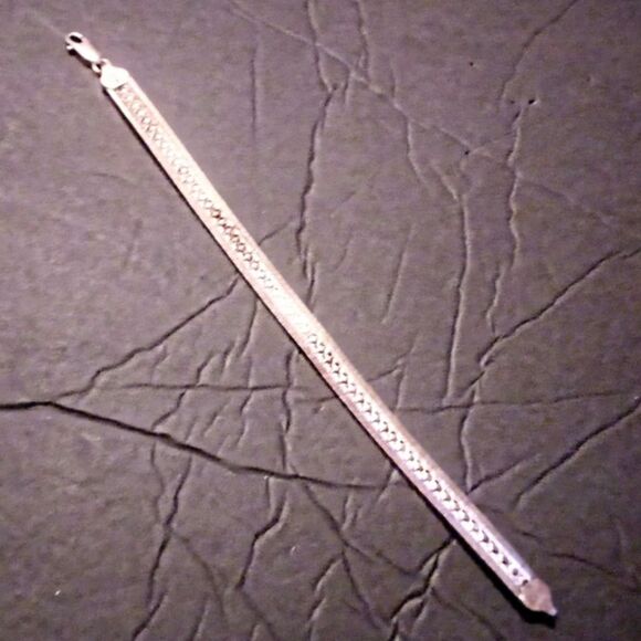 Vintage Sterling Silver Diamond Cut Mesh Back Bracelet - Picture 3 of 9